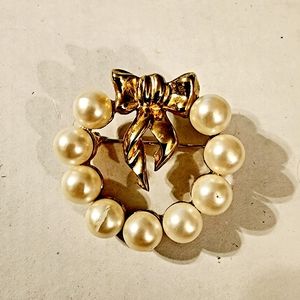 Vintage Marvella Brooch Pearl Gold Bow Circle 50's